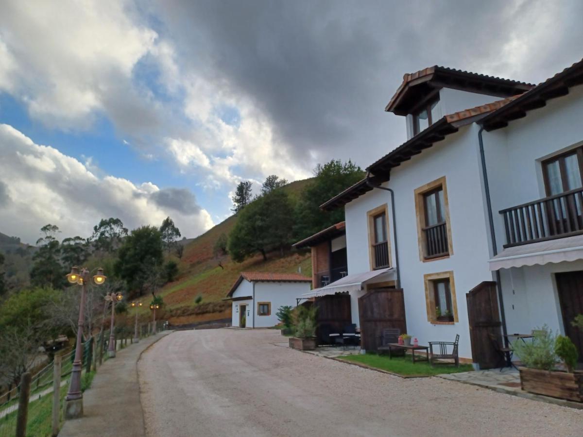 Apartamentos El Llanin Cangas de Onís Exterior foto