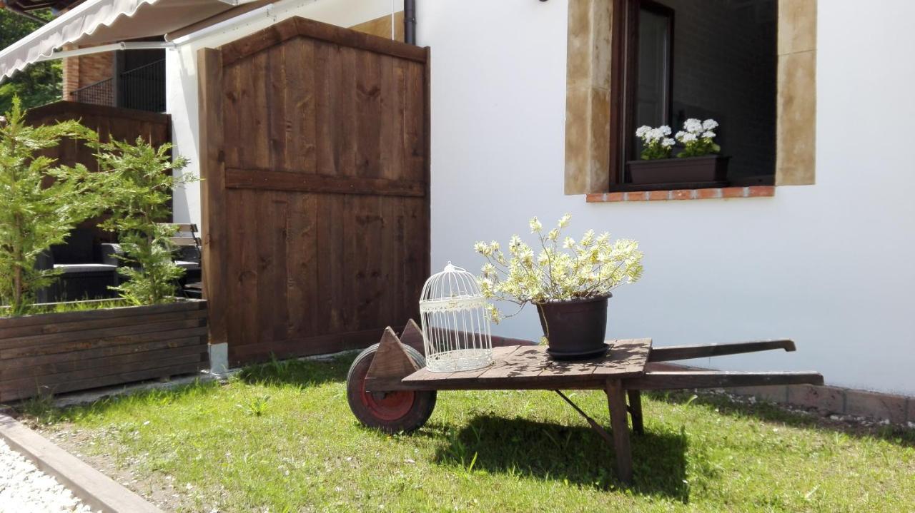 Apartamentos El Llanin Cangas de Onís Exterior foto